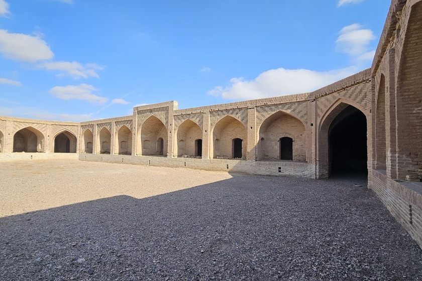 کاروانسرای فخر آباد. منبع عکس: گوگل مپ. عکاس: سیامک معاون
