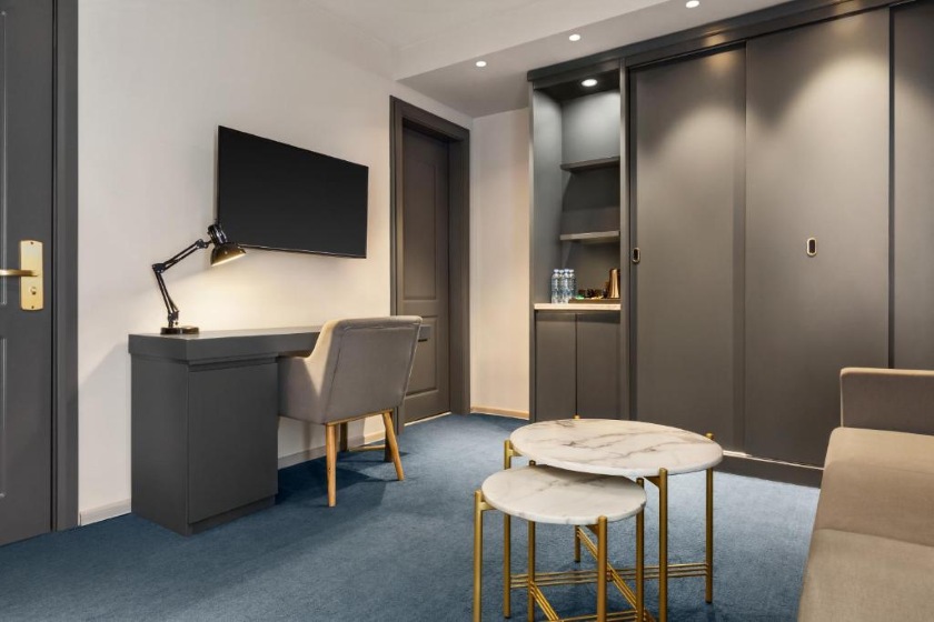 Ramada by Wyndham Tbilisi Old City Tbilisi - 1 King Bed, 2 Twin Beds, Family Room, Non-Smoking