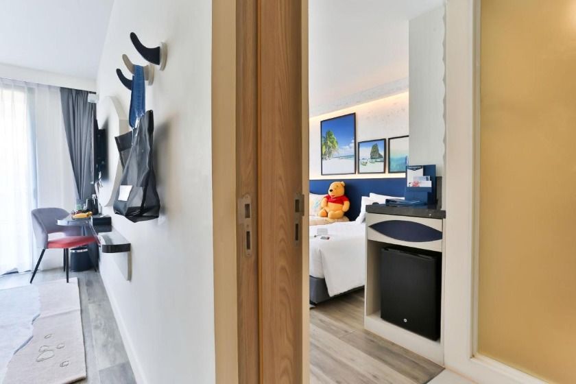 Hotel Clover Patong Phuket - SHA Plus Phuket - Quadruple Room with Balcony