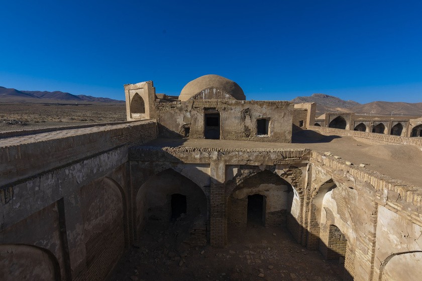 کاروانسرای آجری آهوان. منبع عکس: میراث آریا. عکاس: مسعود محقق