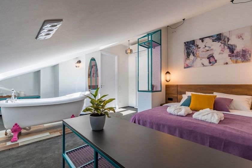 Redrum Tbilisi Boutique Hotel Tbilisi - Deluxe Mansard Room with Bath