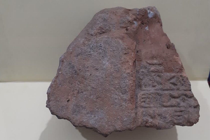 کشف نخستین آجرنوشته تاریخی ایذه در یک زمین کشاورزی