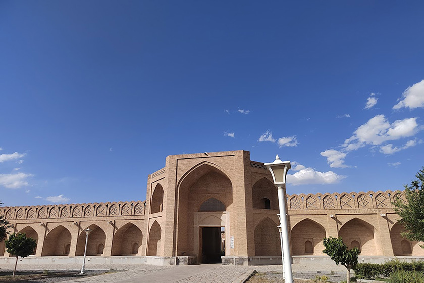 کاروانسرای مادر شاه اصفهان. منبع عکس: گوگل مپ. عکاس: Alireza Fattahi