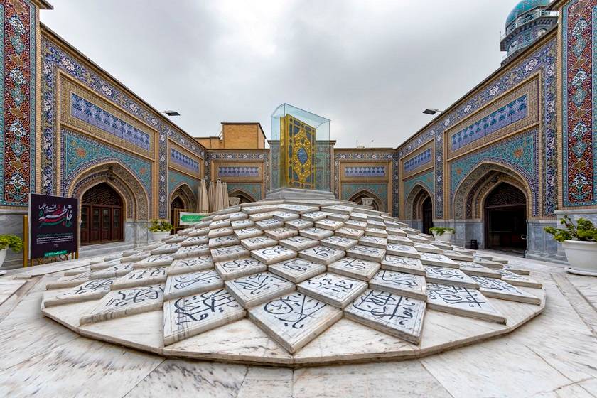 کتابخانه مرکزی حرم امام رضا (ع). منبع عکس: Omran.Razavi.Ir. عکاس: نامشخص