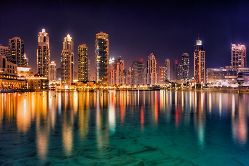 دبی در شب. منبع عکس: گوگل‌مپ. عکاس: Bobojon Bahruddinov
