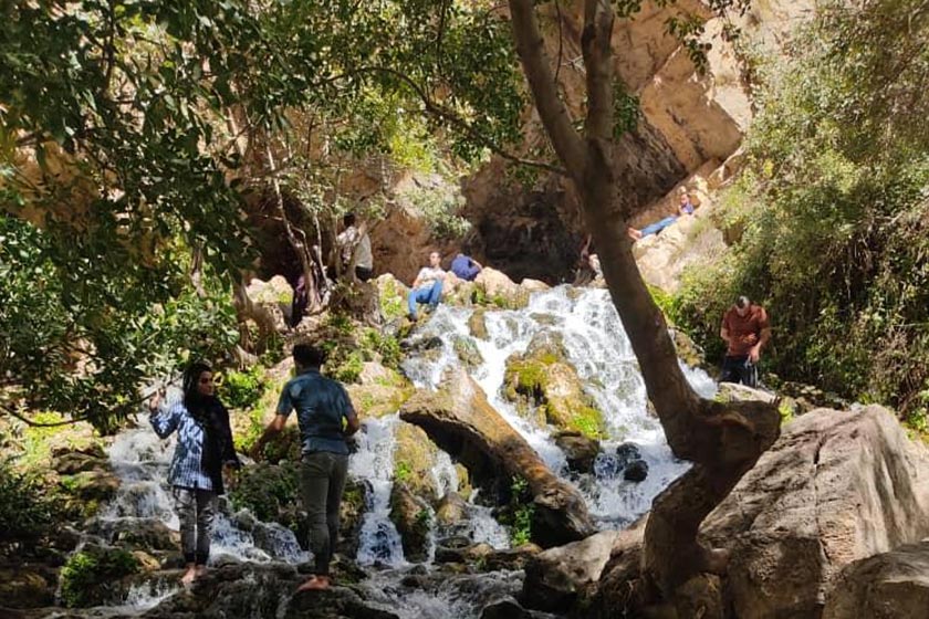 آبشار آب سفید
