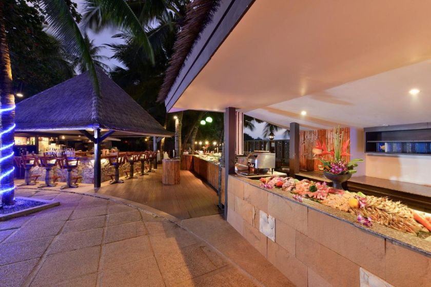 Andaman White Beach Resort Phuket - restaurant