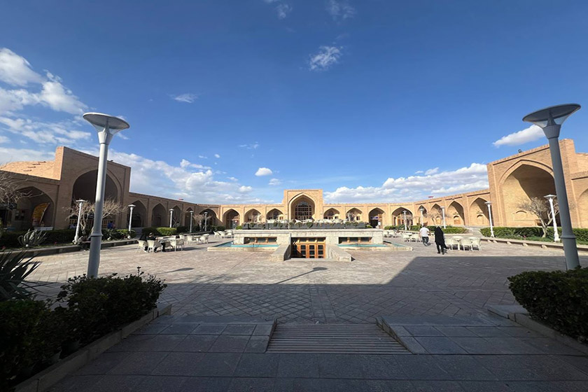 کاروانسرای مادر شاه اصفهان. منبع عکس: گوگل مپ. عکاس: Mohsen Saeidzadeh