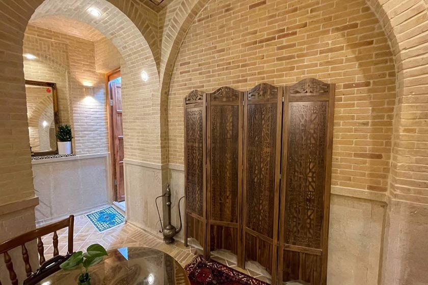 اقامتگاه سنتی عمارت جهانشاهی شیراز - اتاق رواق