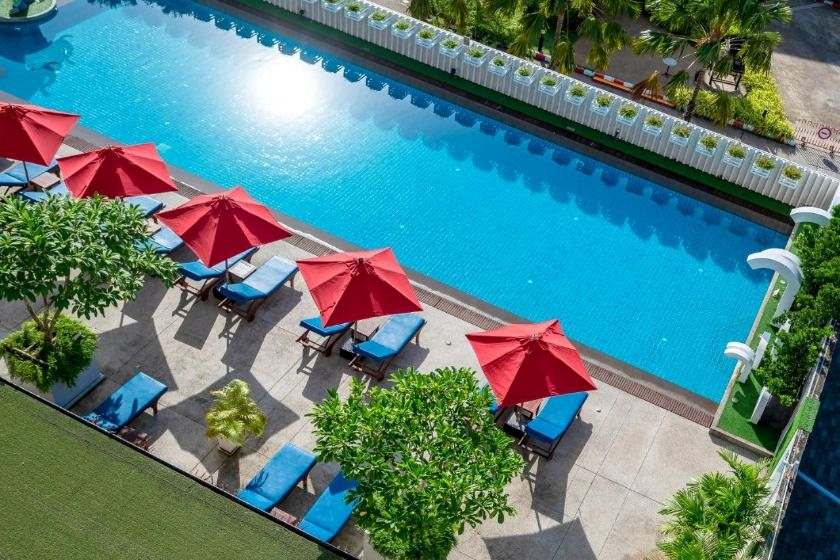 Ramada by Wyndham Phuket Deevana Phuket - pool
