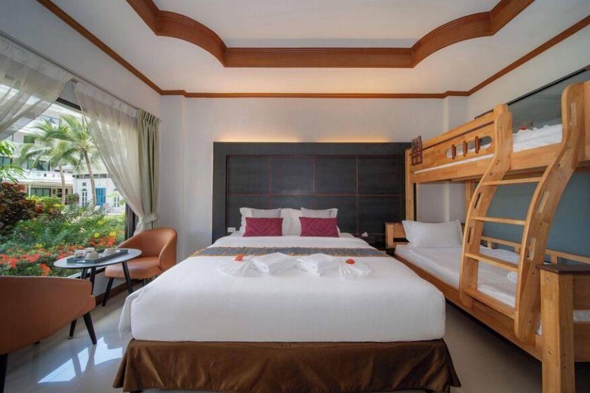 Blue Carina Hotel Phuket - Deluxe Quadruple Room