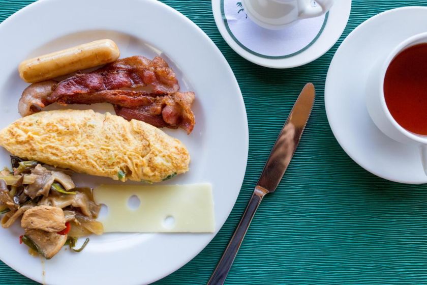 Andaman White Beach Resort Phuket - food and drink