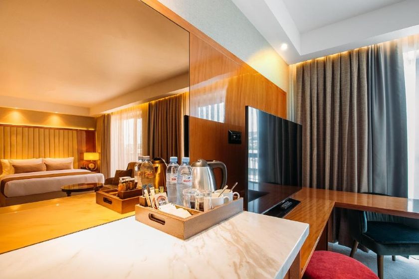 Marjan Plaza Hotel Tbilisi - King Suite with Balcony