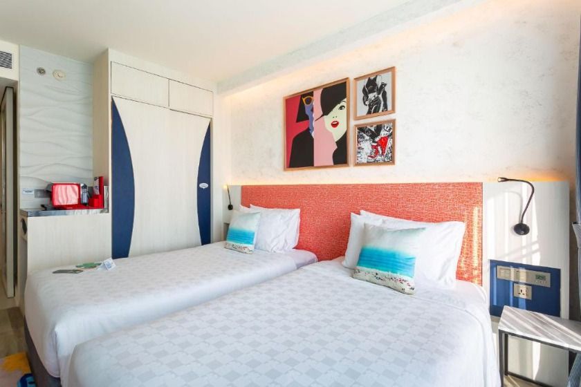 Hotel Clover Patong Phuket - SHA Plus Phuket - Premier Room with Balcony