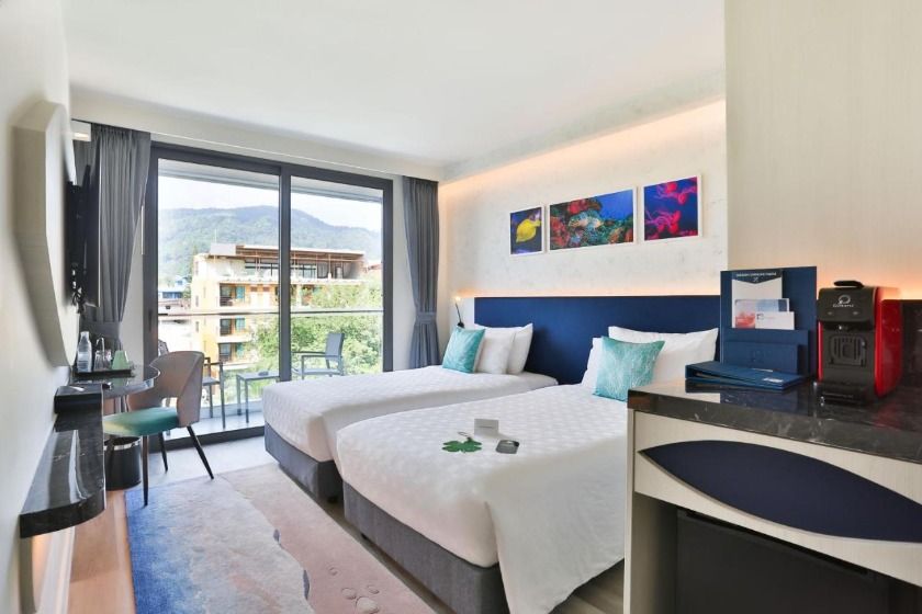 Hotel Clover Patong Phuket - SHA Plus Phuket - Quadruple Room with Balcony
