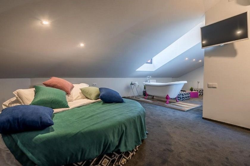 Redrum Tbilisi Boutique Hotel Tbilisi - Deluxe Mansard Room with Bath