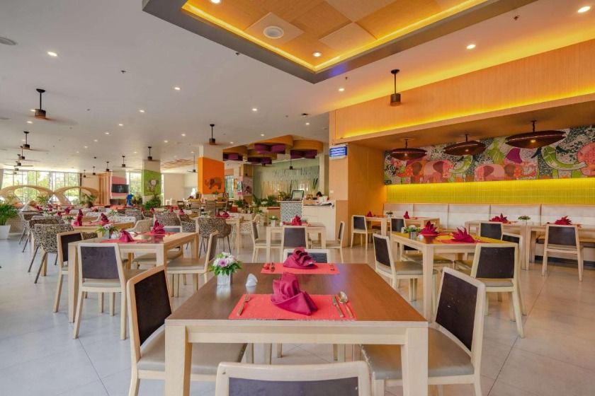 Ramada by Wyndham Phuket Deevana Phuket - restaurant