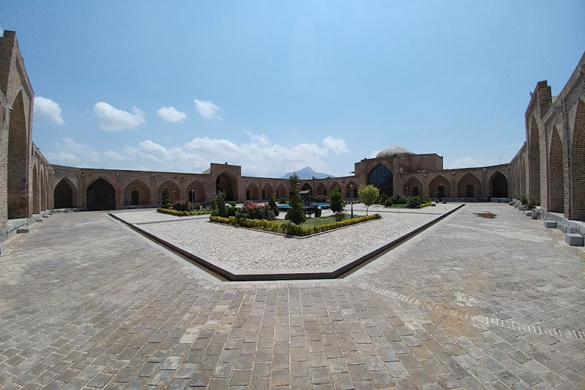 کاروانسرای بیستون. منبع عکس: گوگل مپ. عکاس: Sohrab Pourkhalili