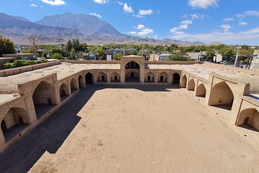 کاروانسرای میامی. منبع عکس: گوگل مپ. عکاس: علی شیخ حسنی