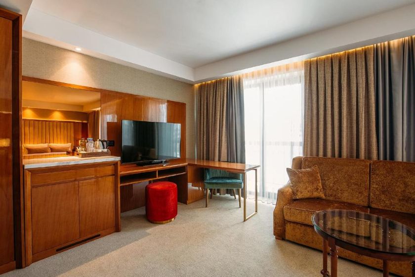 Marjan Plaza Hotel Tbilisi - King Suite with Balcony