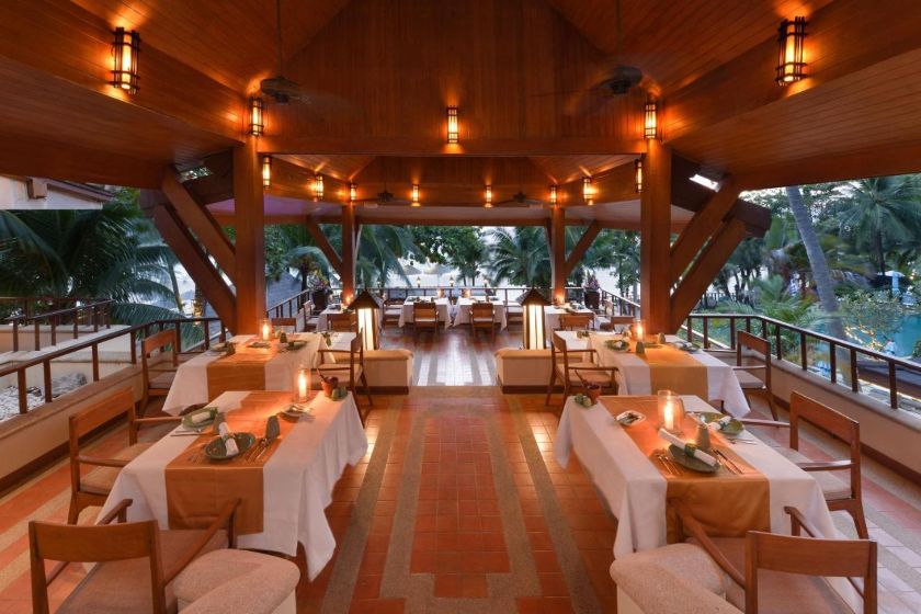 Andaman White Beach Resort Phuket - restaurant