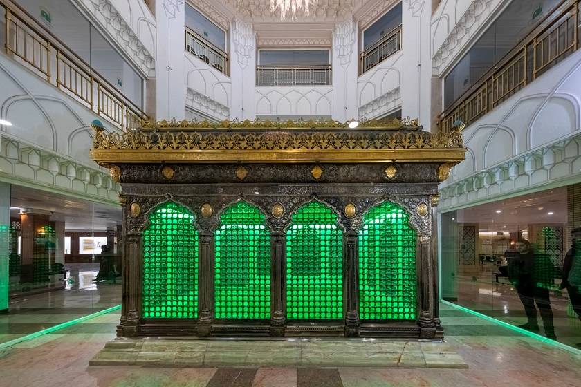  ضریح سابق حرم امام رضا (ع) در موزه مرکزی. منبع عکس: Omran.Razavi.Ir. عکاس: نامشخص