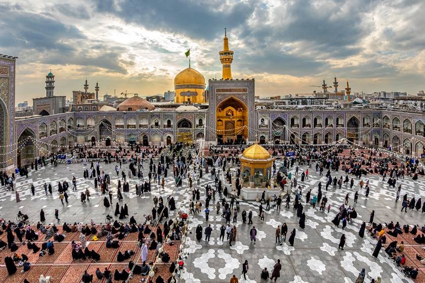صحن حرم امام رضا (ع). منبع عکس: Omran.Razavi.Ir. عکاس: نامشخص