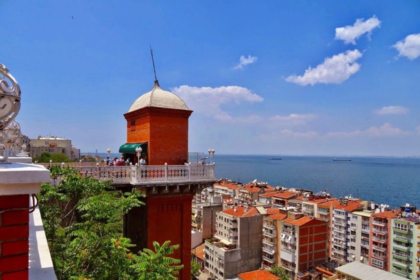 آسانسور تاریخی ازمیر؛ تجربه‌ای منحصر به فرد از ارتفاع و تاریخ