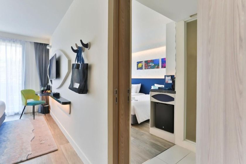 Hotel Clover Patong Phuket - SHA Plus Phuket - Quadruple Room with Balcony