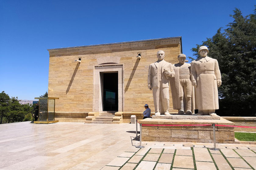 گروه مجسمه مرد آنیت کبیر، منبع عکس: وبسایت Myforevertravel.com عکاس: نامشخص