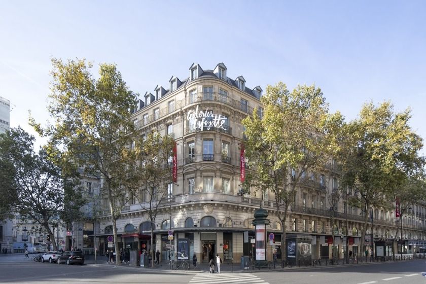 نمای بیرونی گالری لافایت پاریس. منبع عکس: گوگل مپ. عکاس: Galeries Lafayette Le Gourmet