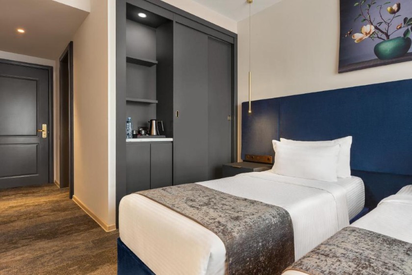 Ramada by Wyndham Tbilisi Old City Tbilisi - Stadard Twin Room with Balcony - Smoking