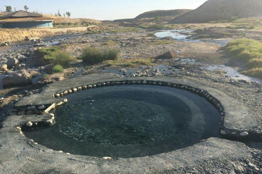 چشمه آبگرم دهلران 