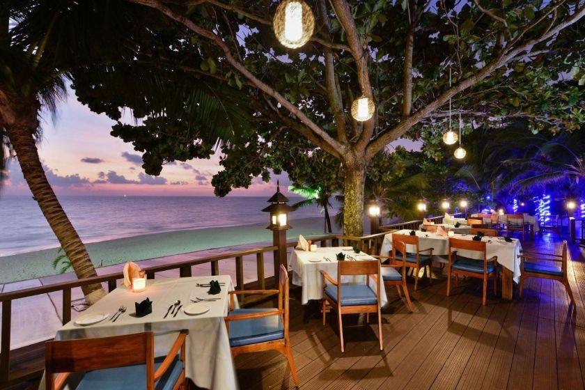 Andaman White Beach Resort Phuket - restaurant