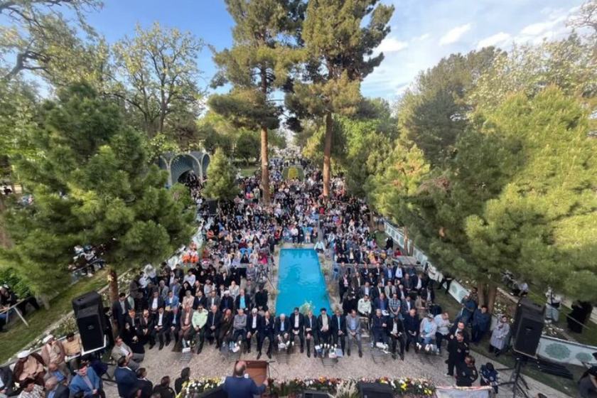 آرامگاه عطار گلباران شد