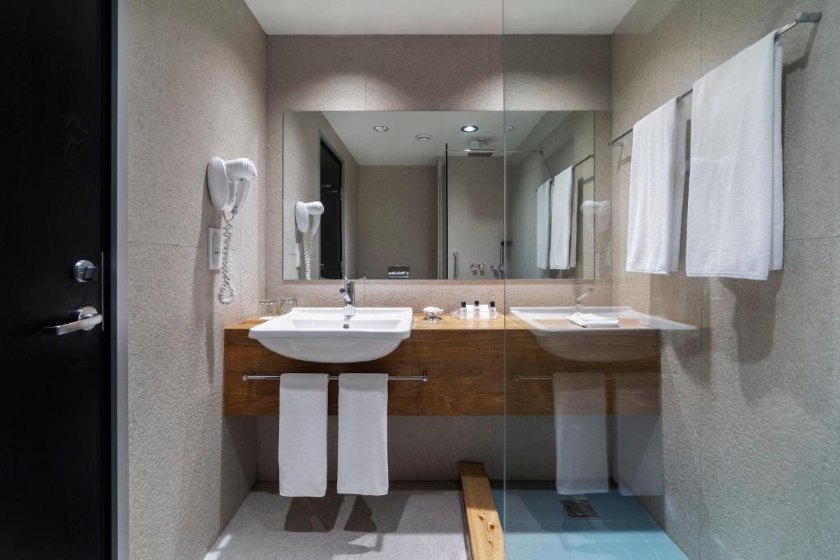 Holiday Inn - Tbilisi by IHG Tbilisi - King Room Pool View