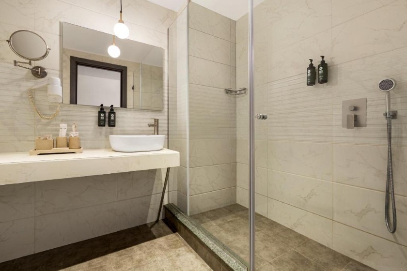 Ramada by Wyndham Tbilisi Old City Tbilisi - 1 King Bed, Standard Room, Non-Smoking