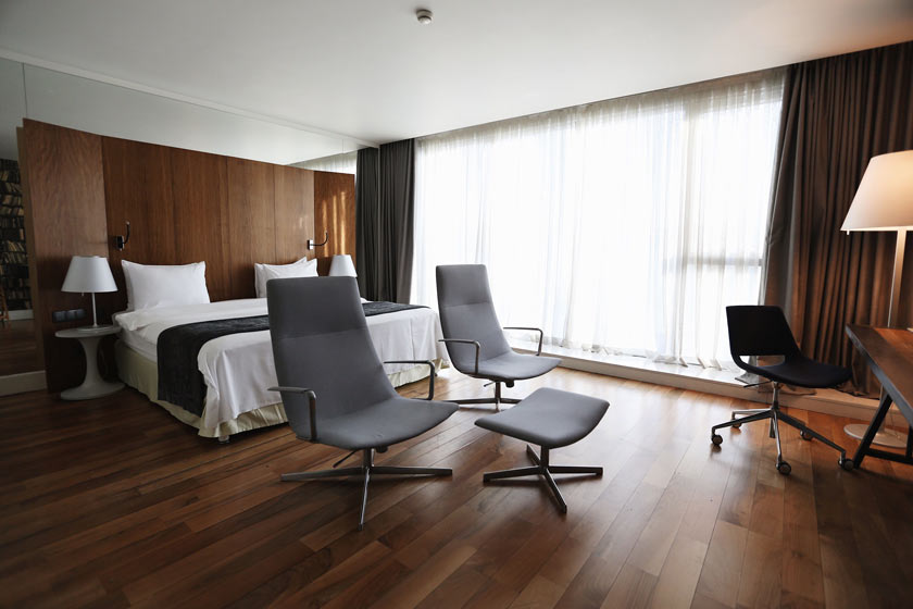 Holiday Inn - Tbilisi by IHG Tbilisi - King Room Pool View