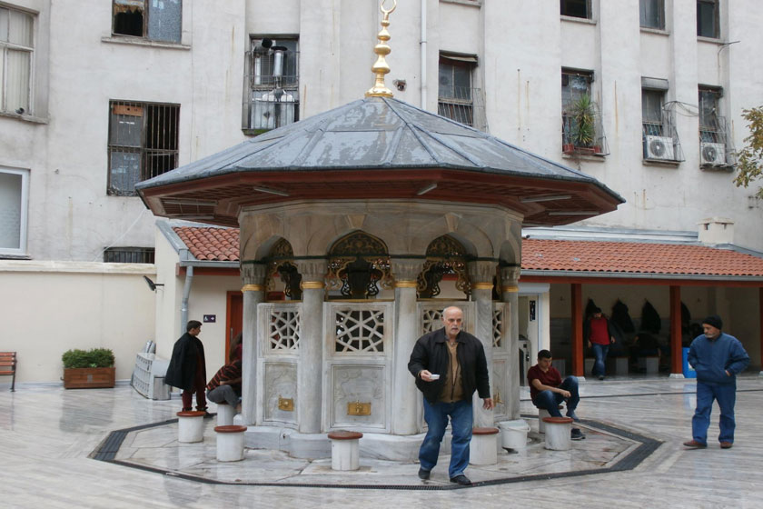 مسجد آقا حسین استانبول. منبع عکس: وبسایت tripadvisor.com. عکاس: نامشخص