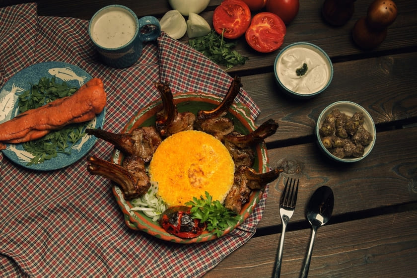شیشلیک رستوران شورکولی رشت. منبع عکس: وبسایت رستوران شورکولی رشت. عکاس: نامشخص
