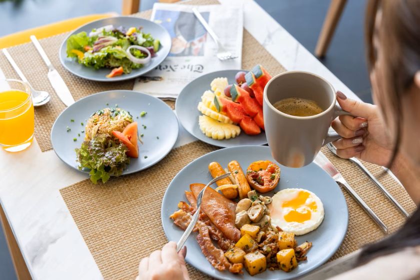 Travelodge Phuket Town Phuket - food and drink