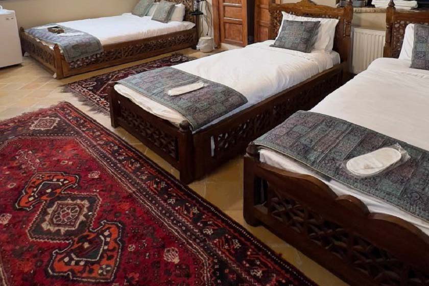 اقامتگاه سنتی عمارت جهانشاهی شیراز - اتاق دیبا