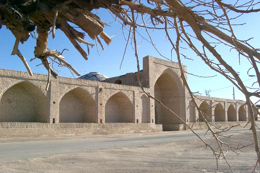 کاروانسرای ابوزید آباد. منبع عکس: گوگل مپ. عکاس: Yasin Najjarzadeh