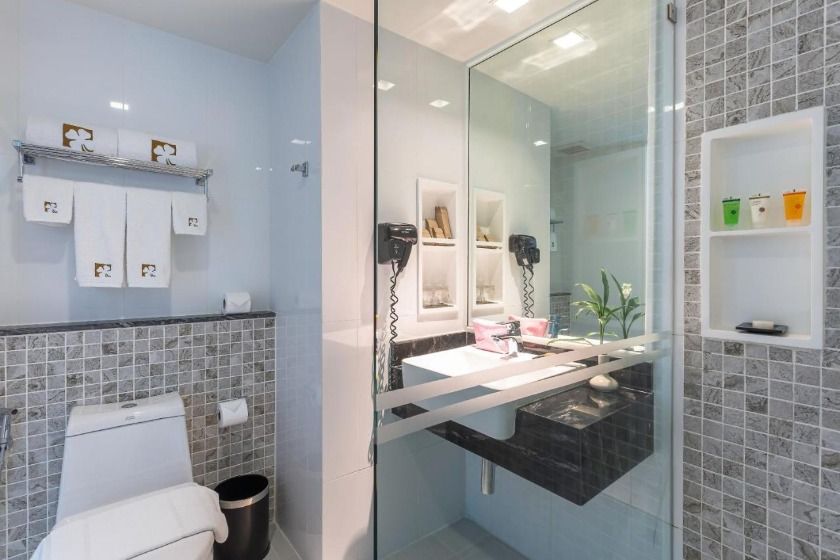 Hotel Clover Patong Phuket - SHA Plus Phuket - Deluxe Jacuzzi Room