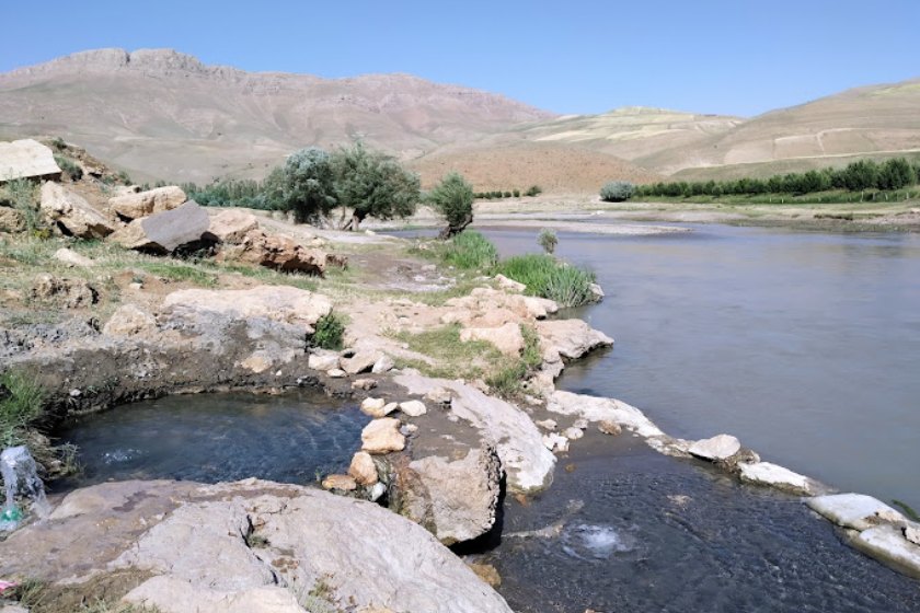 چشمه آبگرم هفت آباد 