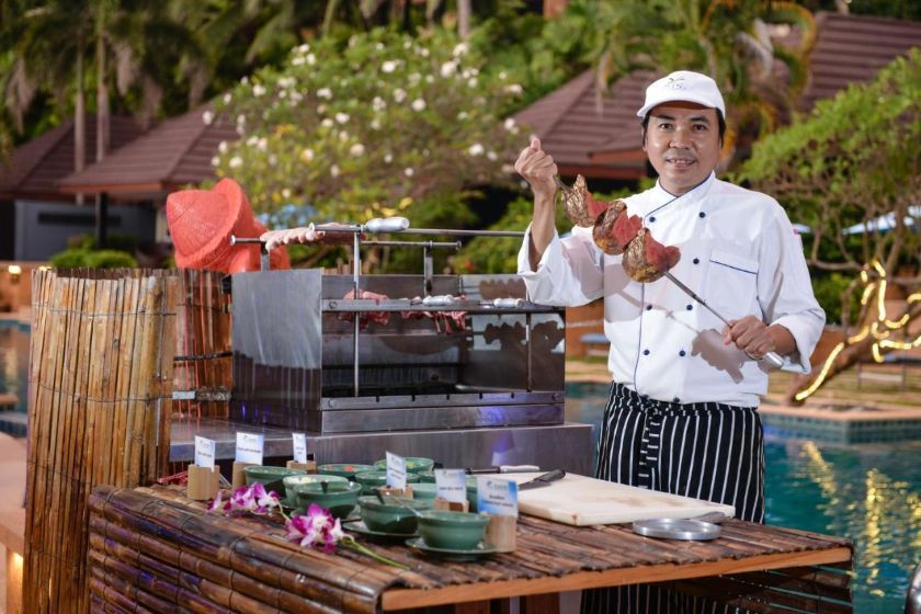 Andaman White Beach Resort Phuket - food and drink