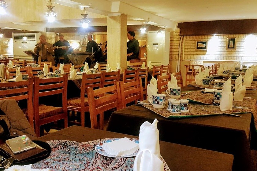 رستوران سنتی شرزه شیراز 
