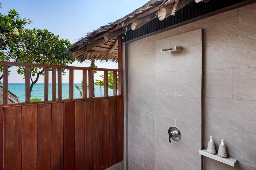 SAii Phi Phi Island Village Phuket - Beachfront Junior Suite