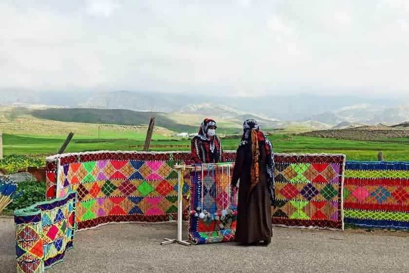 چیق بافی؛ یکی از صنایع دستی کرمانشاه