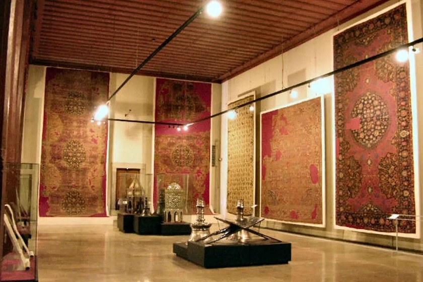 فرش و یخچال موزه مقدم کجاست؟